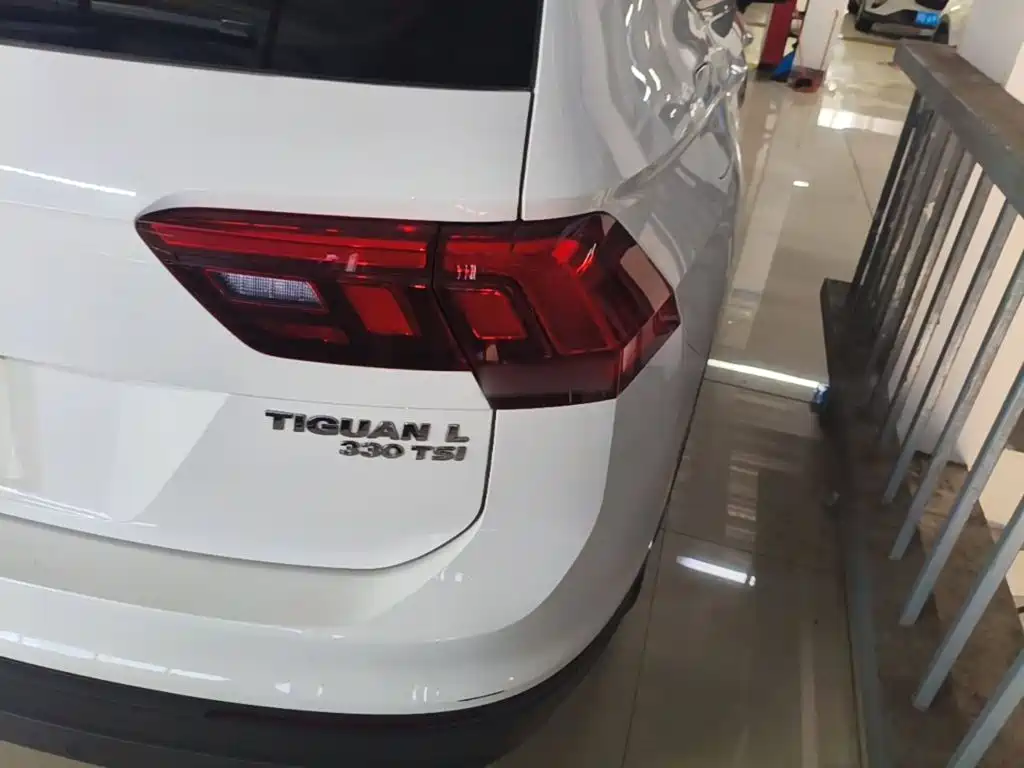 Volkswagen Tiguan L 2018 — фото 8