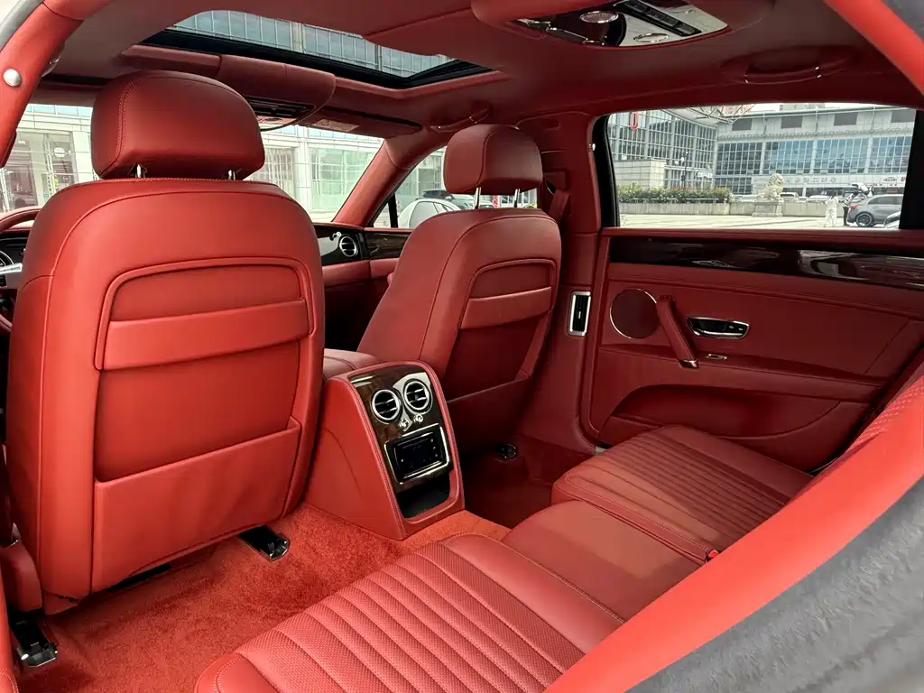 Bentley Flying Spur 2019 — фото 11