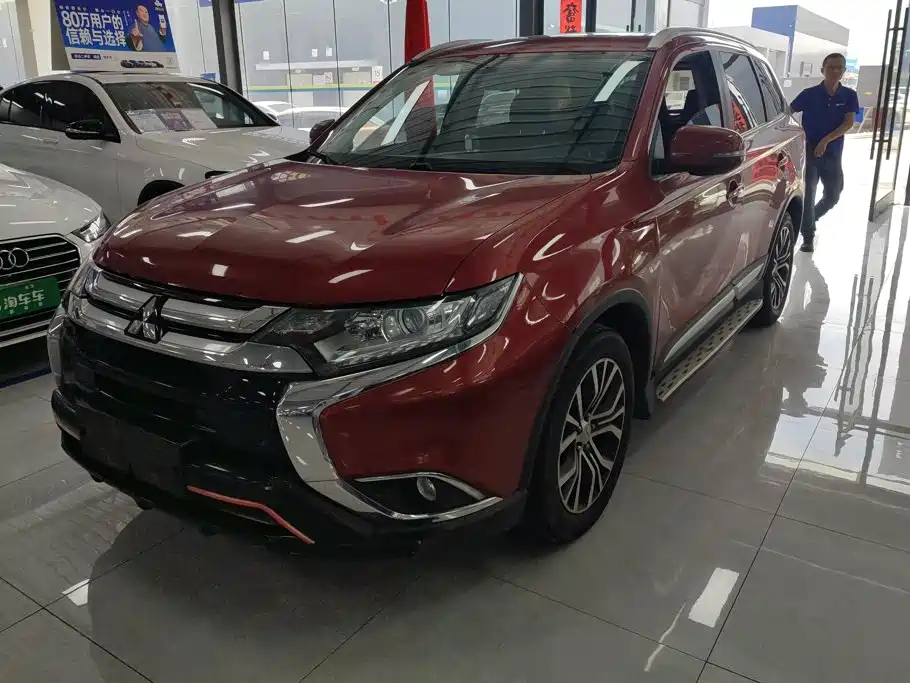 Mitsubishi Outlander 2018 — фото 1