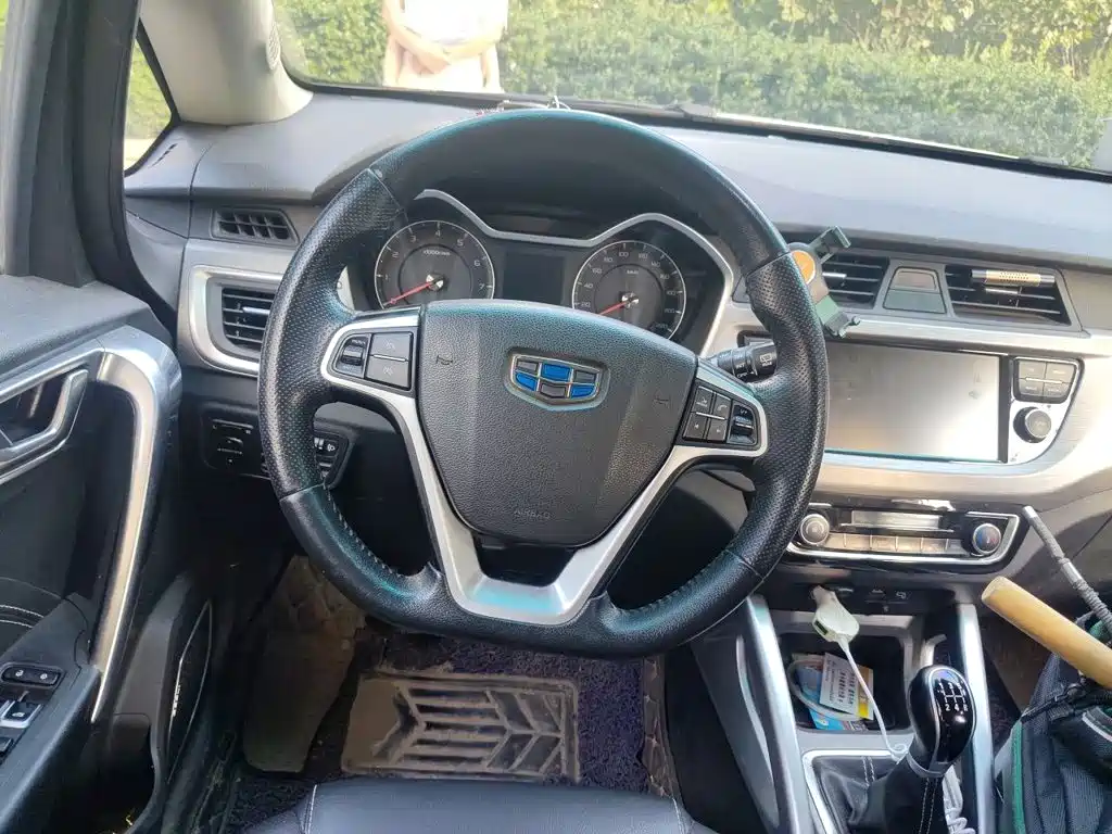 Geely Vision X3 2018 — фото 11