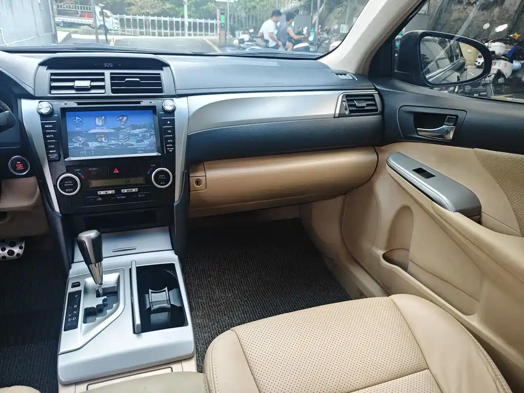 Toyota Camry 2012 — фото 11