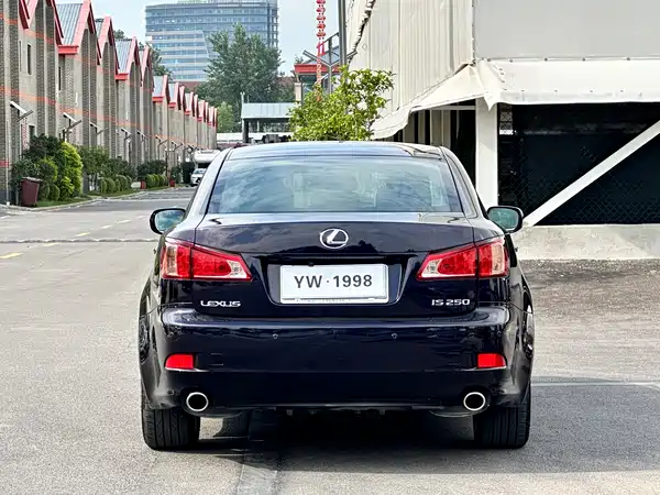 Lexus IS 2012