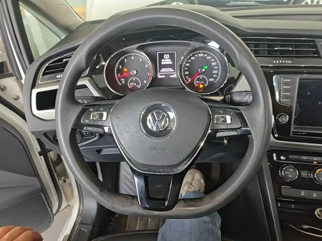 Volkswagen Touran 2018 — фото 11