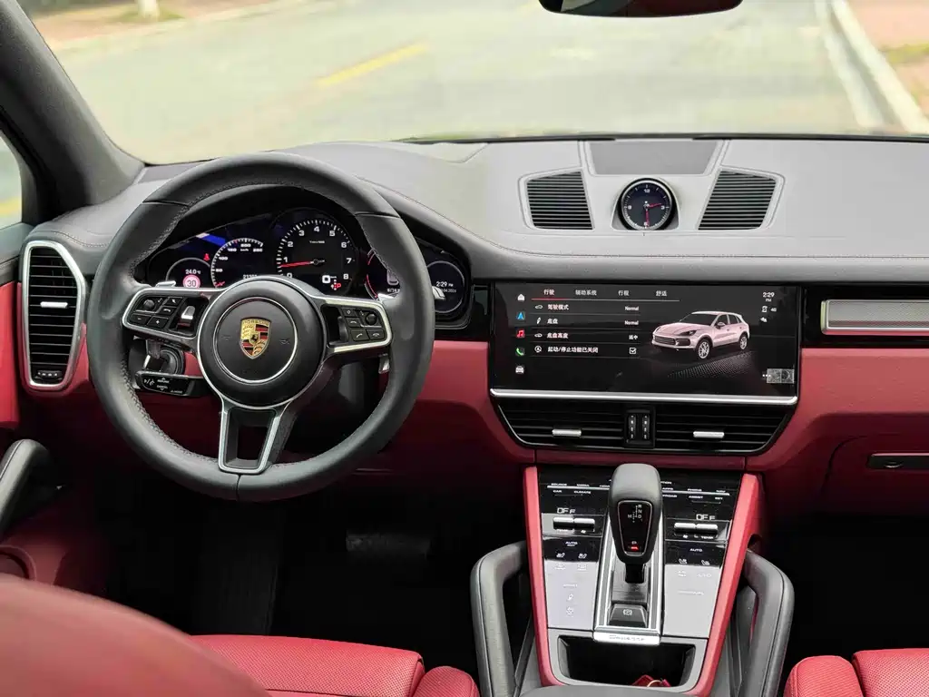 Porsche Cayenne 2023 — фото 10