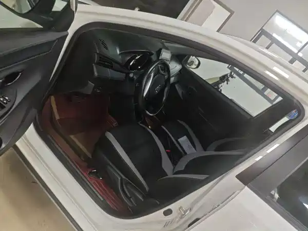 Toyota Yaris L 2023