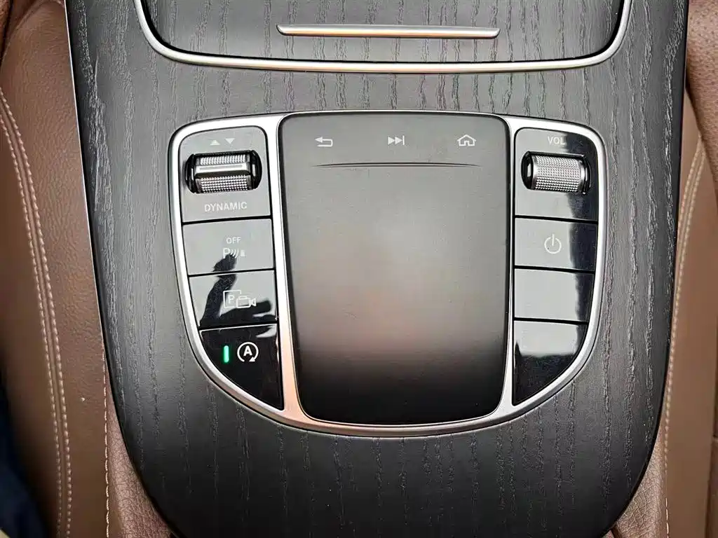Mercedes-Benz E-Class 2019 — фото 12