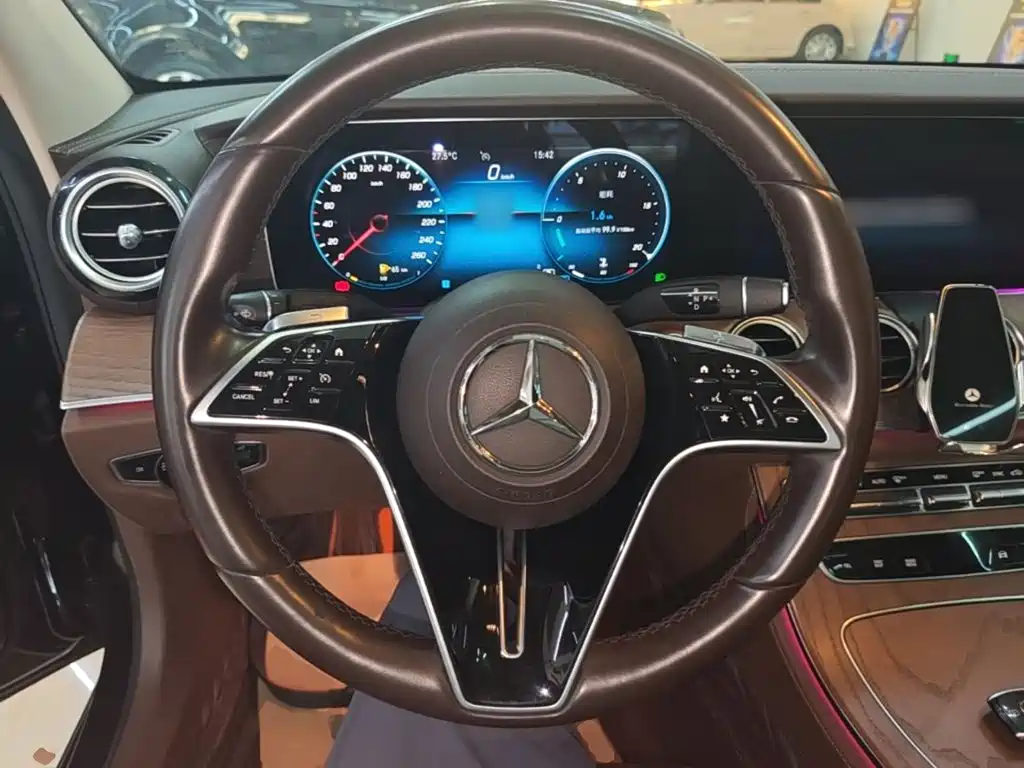 Mercedes-Benz E-Class 2022 — фото 11