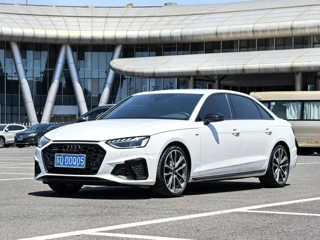 Audi A4L 2023 — фото 1