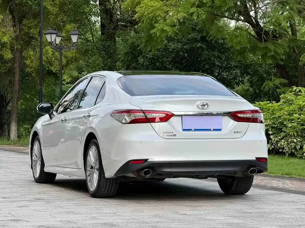 Toyota Camry 2018 — фото 9