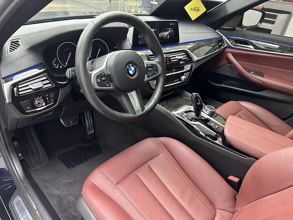 BMW 5 Series 2019 — фото 12