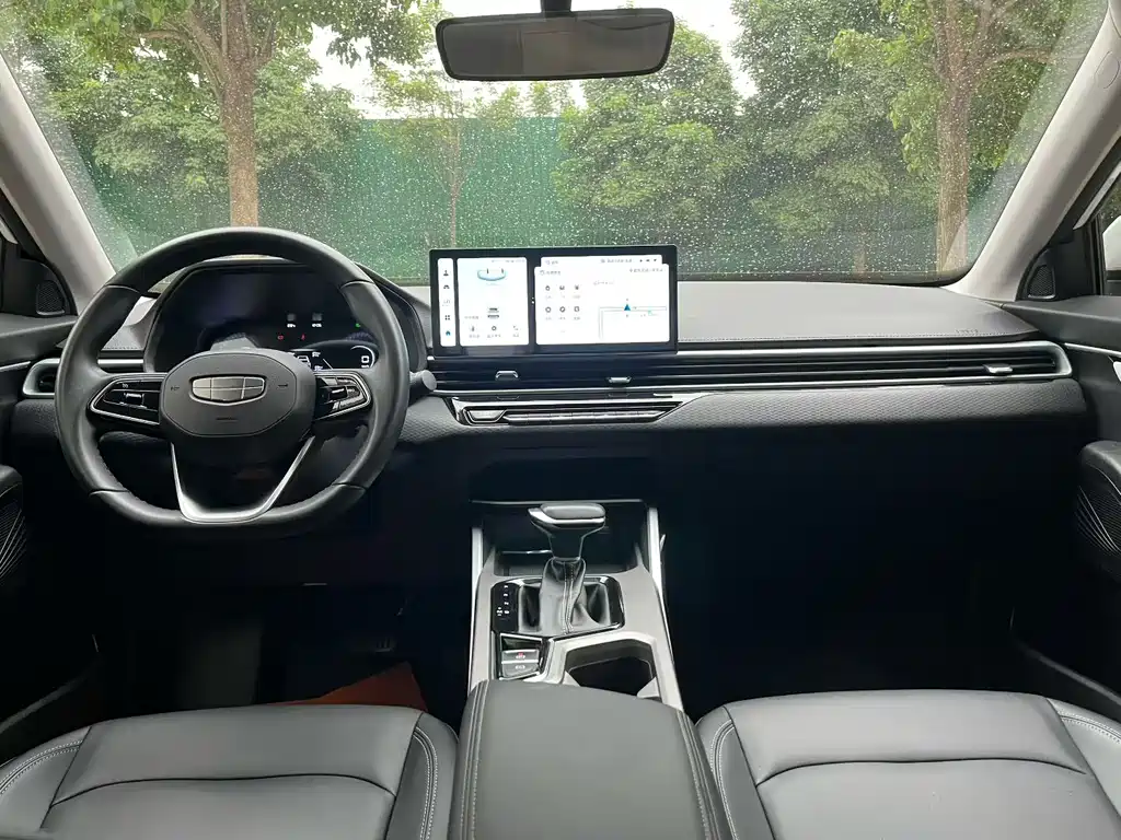 Geely Emgrand 2025