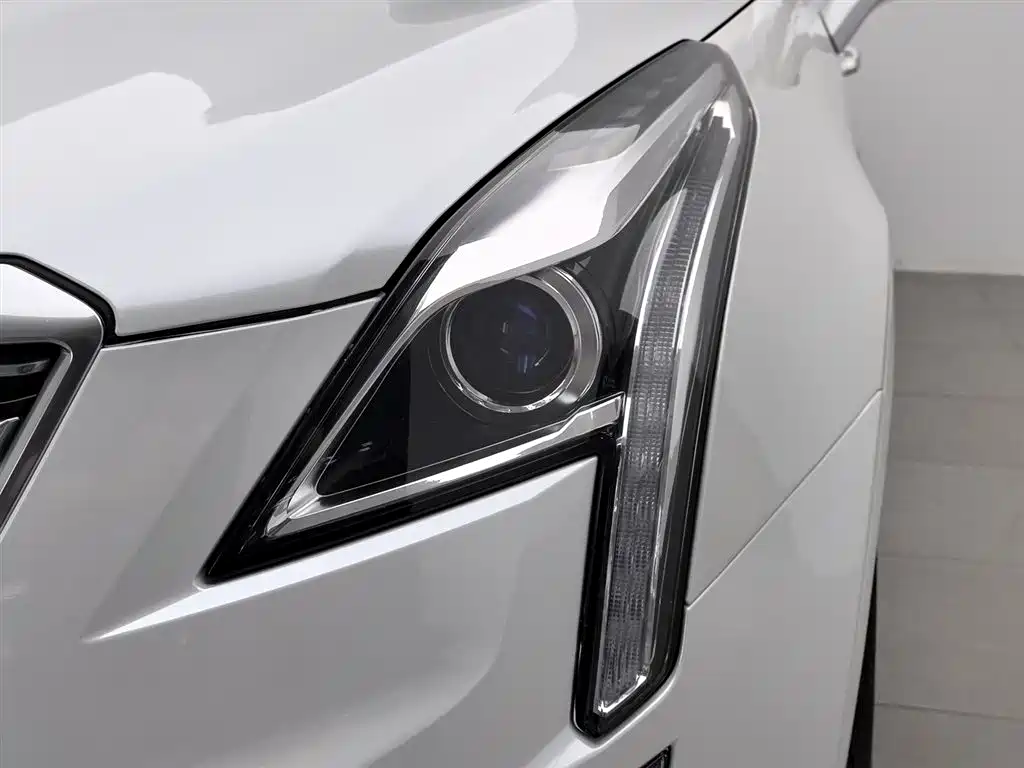 Cadillac XT5 2017 — фото 7