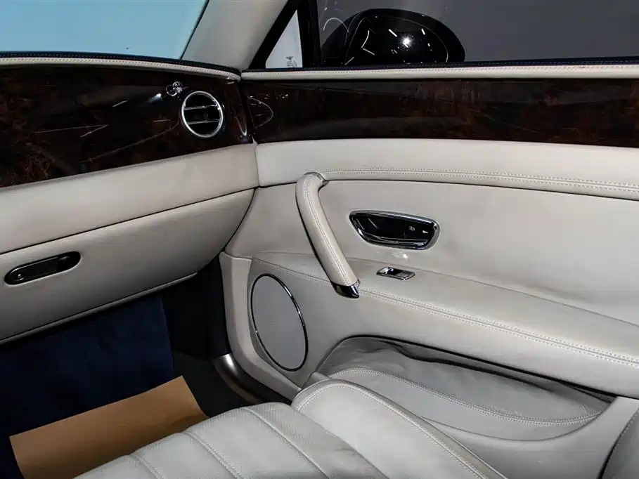 Bentley Flying Spur 2016 — фото 25