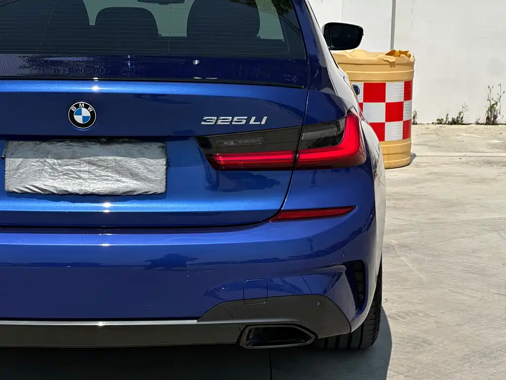 BMW 3 Series 2019 — фото 23