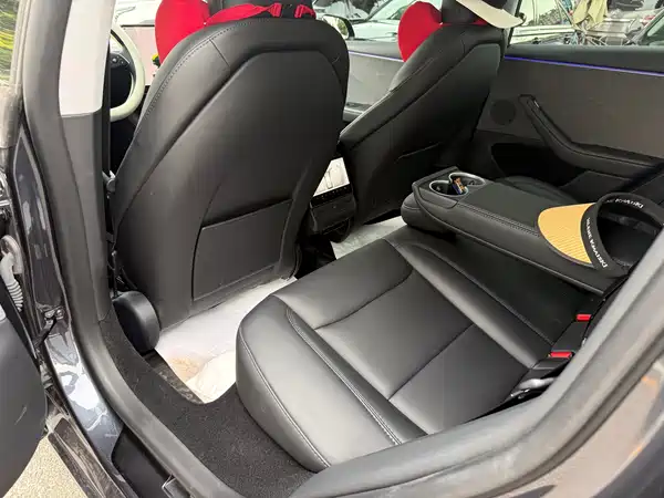 Tesla Model 3 2025