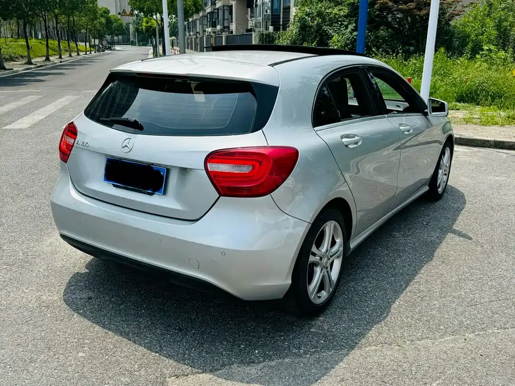 Mercedes-Benz A-Class 2015 — фото 16