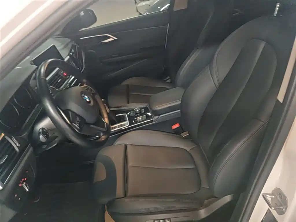 BMW 1 Series 2018 — фото 15