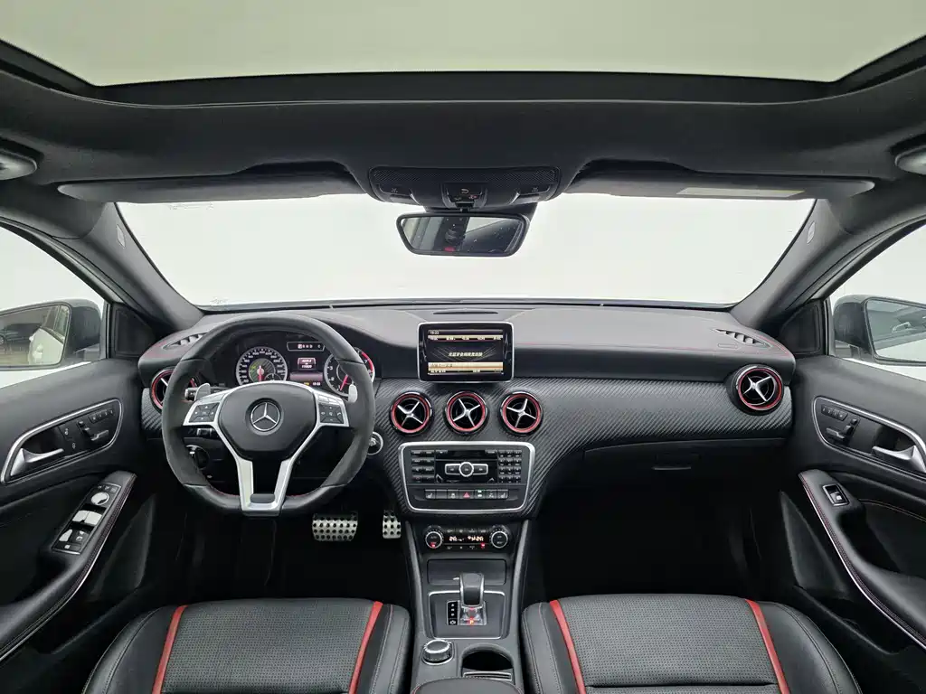 Mercedes-Benz A-Class AMG 2015 — фото 13
