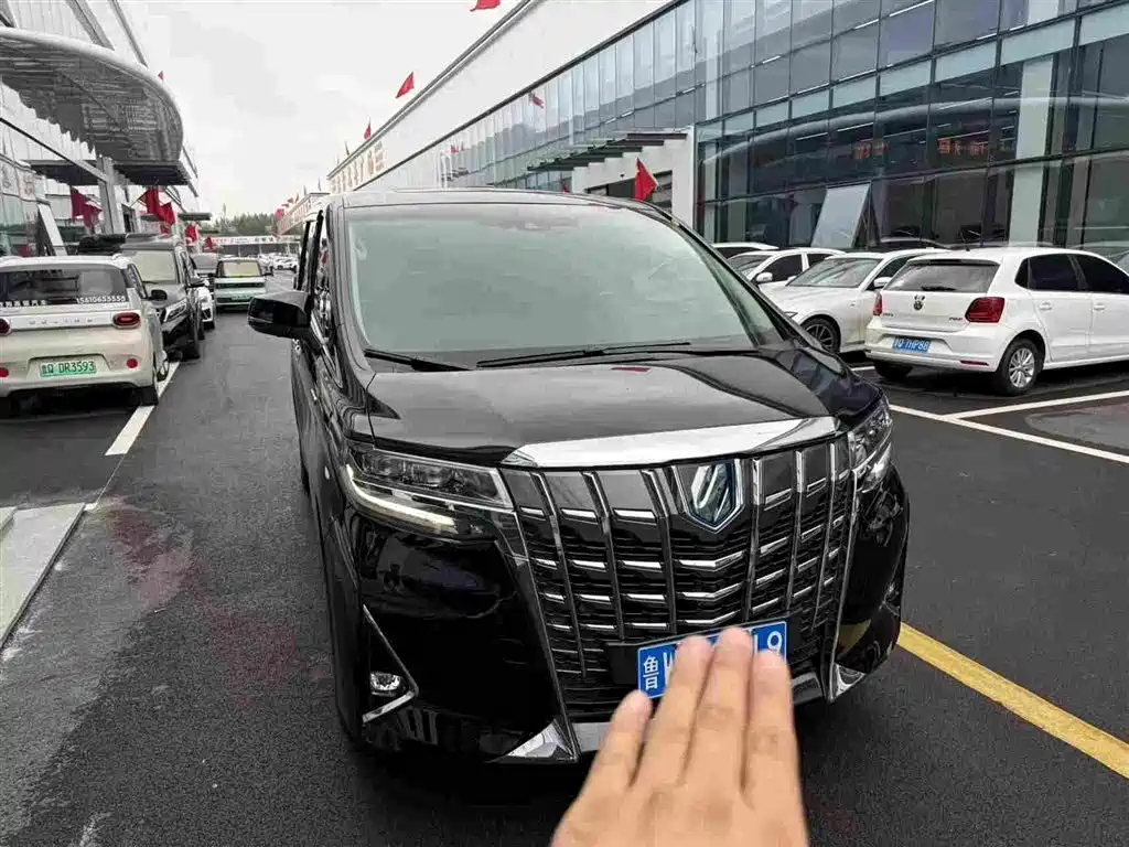 Toyota Alphard 2022 — фото 16