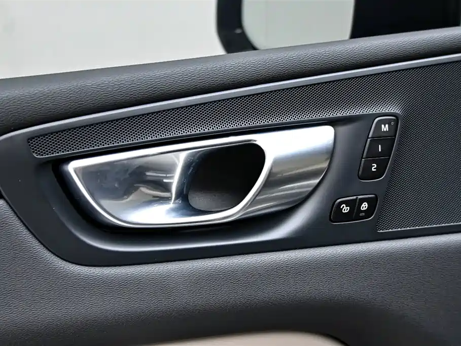 Volvo XC60 2025 — фото 23