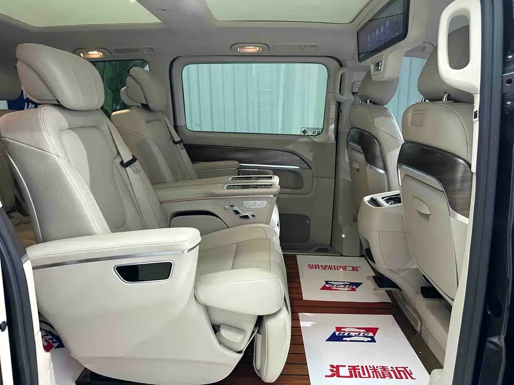 Mercedes-Benz V-Class 2022 — фото 18