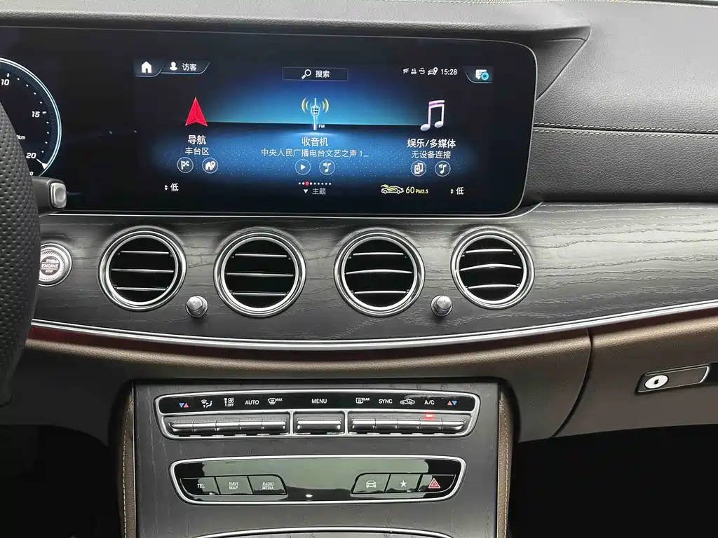 Mercedes-Benz E-Class 2022 — фото 11