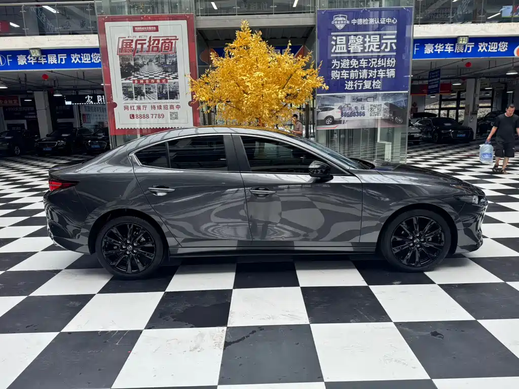Mazda 3 Axela 2023