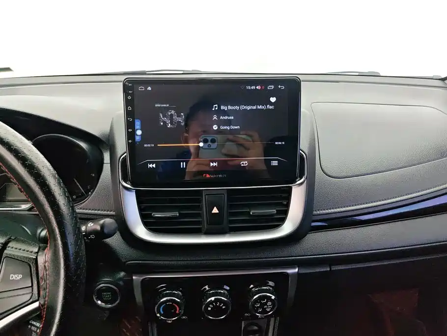 Toyota Yaris L 2022 — фото 13