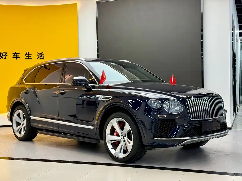 Bentley Bentayga 2023 — фото 3