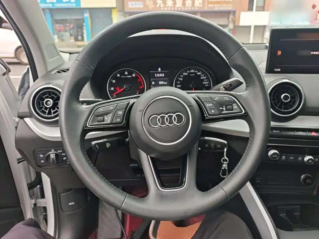 Audi Q2L 2019 — фото 11