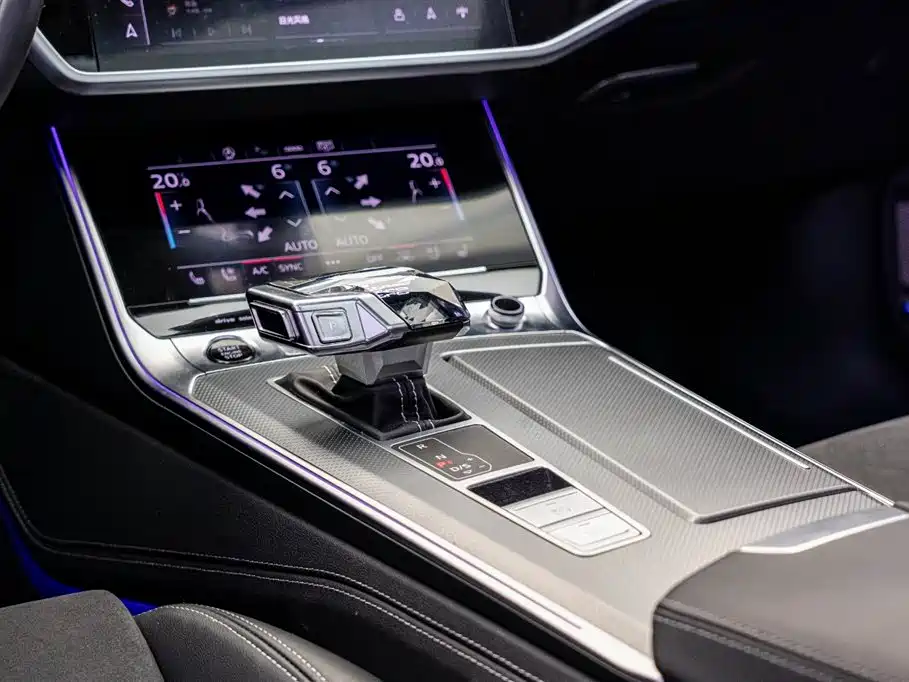 Audi A7L 2025 — фото 14