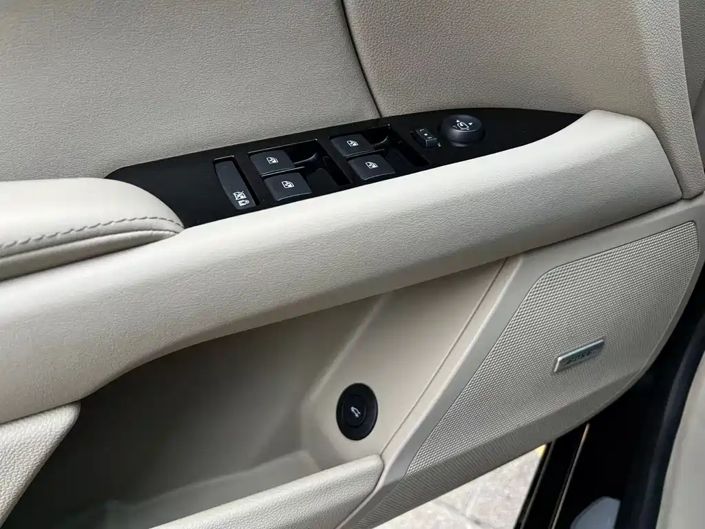 Cadillac XTS 2013 — фото 19