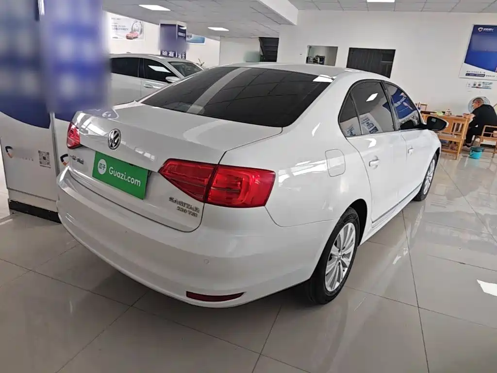 Volkswagen Sagitar 2016