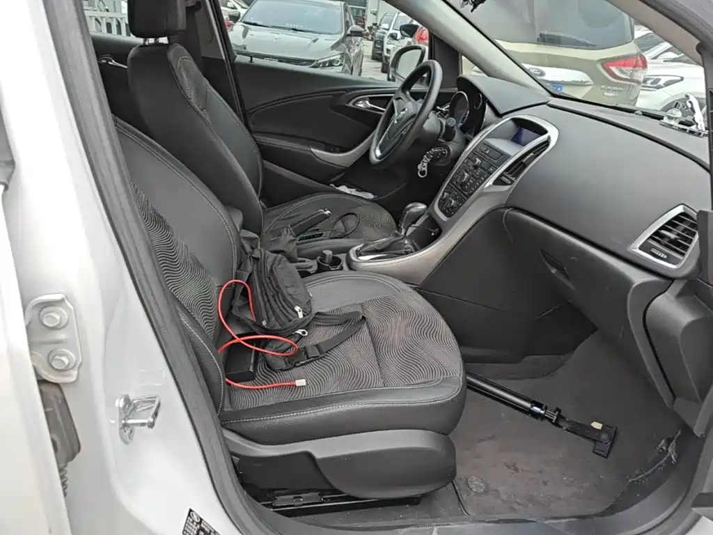Buick Excelle 2015 — фото 25