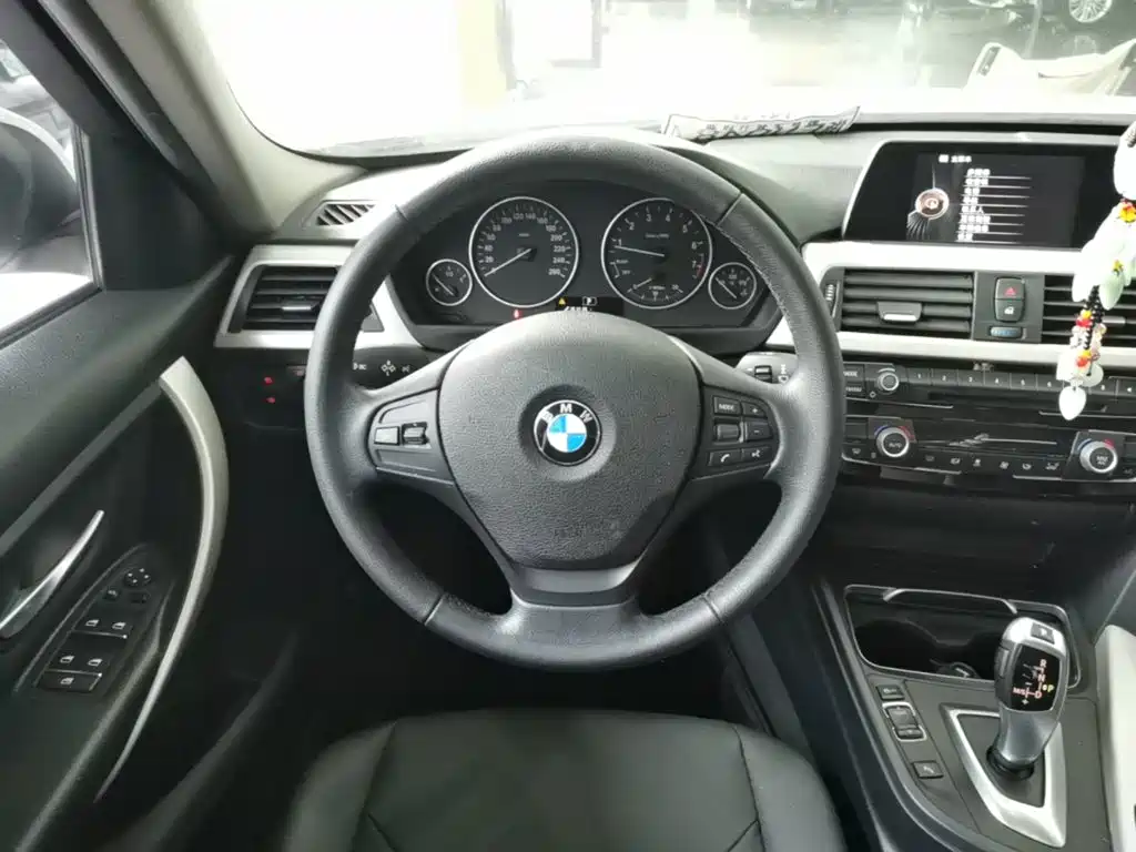 BMW 3 Series 2016 — фото 11