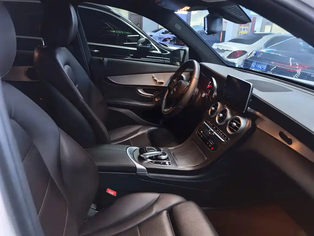 Mercedes-Benz GLC 2018 — фото 15