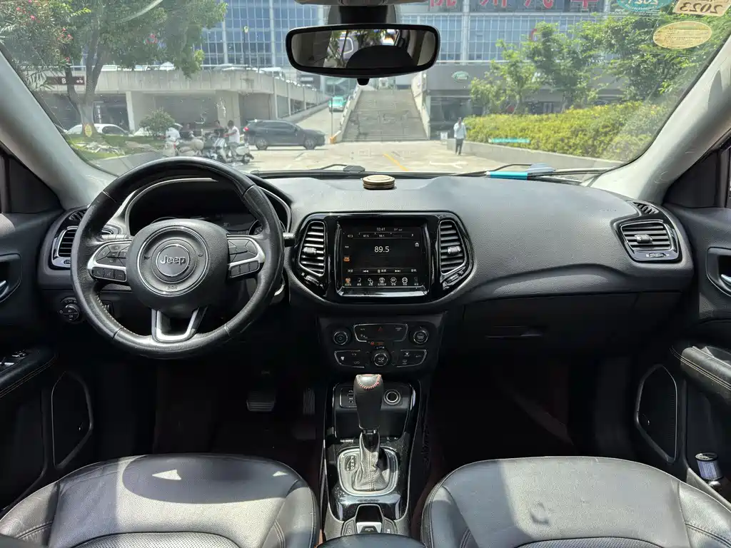 Jeep Compass 2017 — фото 12