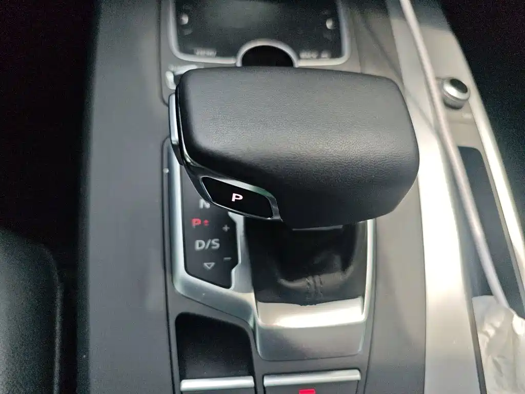 Audi Q5L 2021 — фото 10