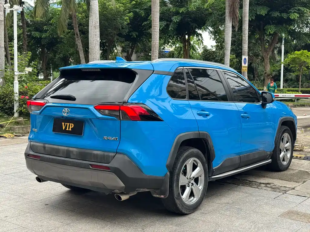 Toyota RAV4 2020 — фото 9