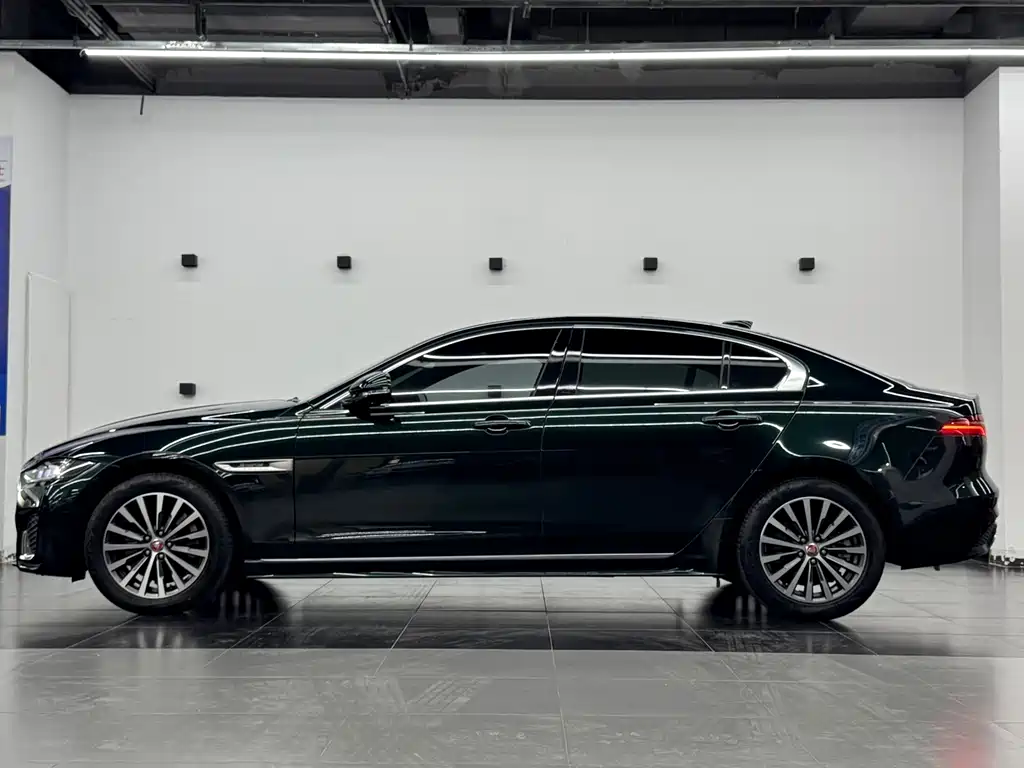 Jaguar XEL 2023 — фото 12