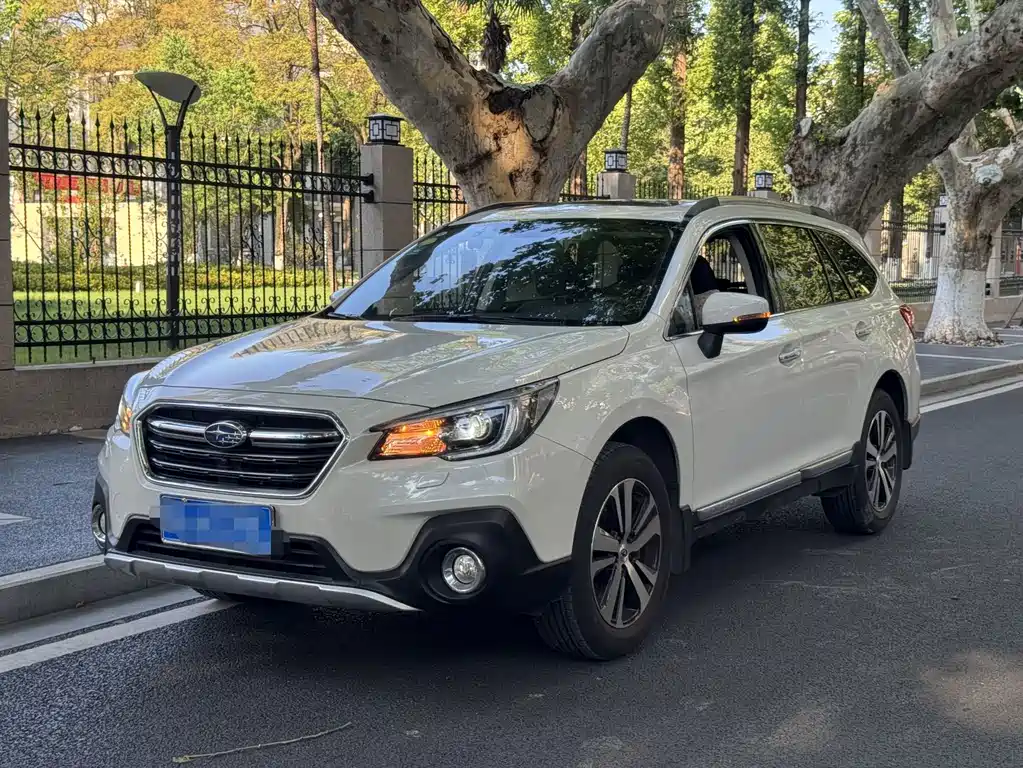 Subaru Outback 2018 — фото 1
