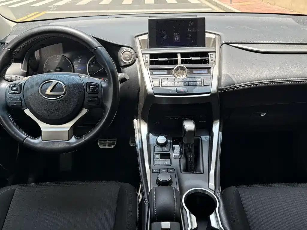Lexus NX 2016 — фото 9