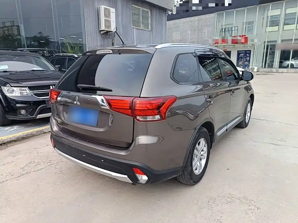 Mitsubishi Outlander 2016