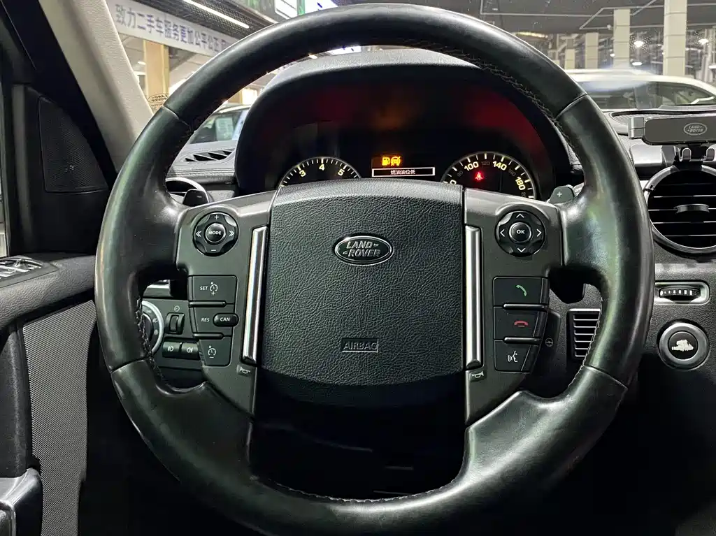 Land Rover Discovery 2014 — фото 19