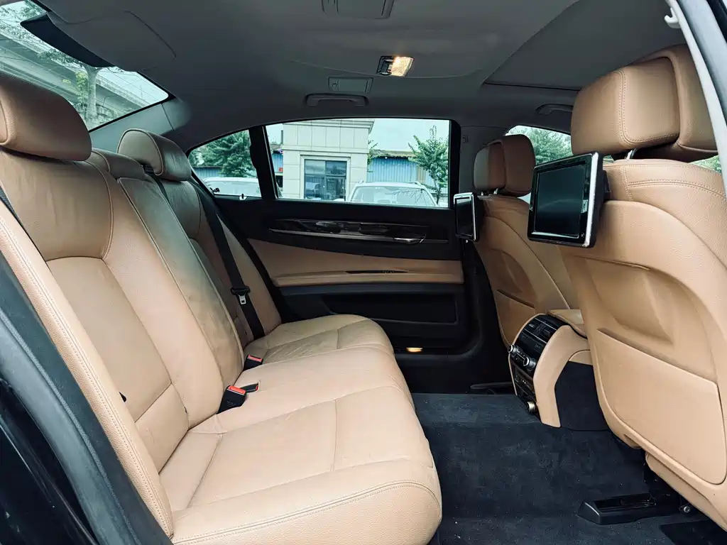 BMW 7 Series 2015 — фото 25