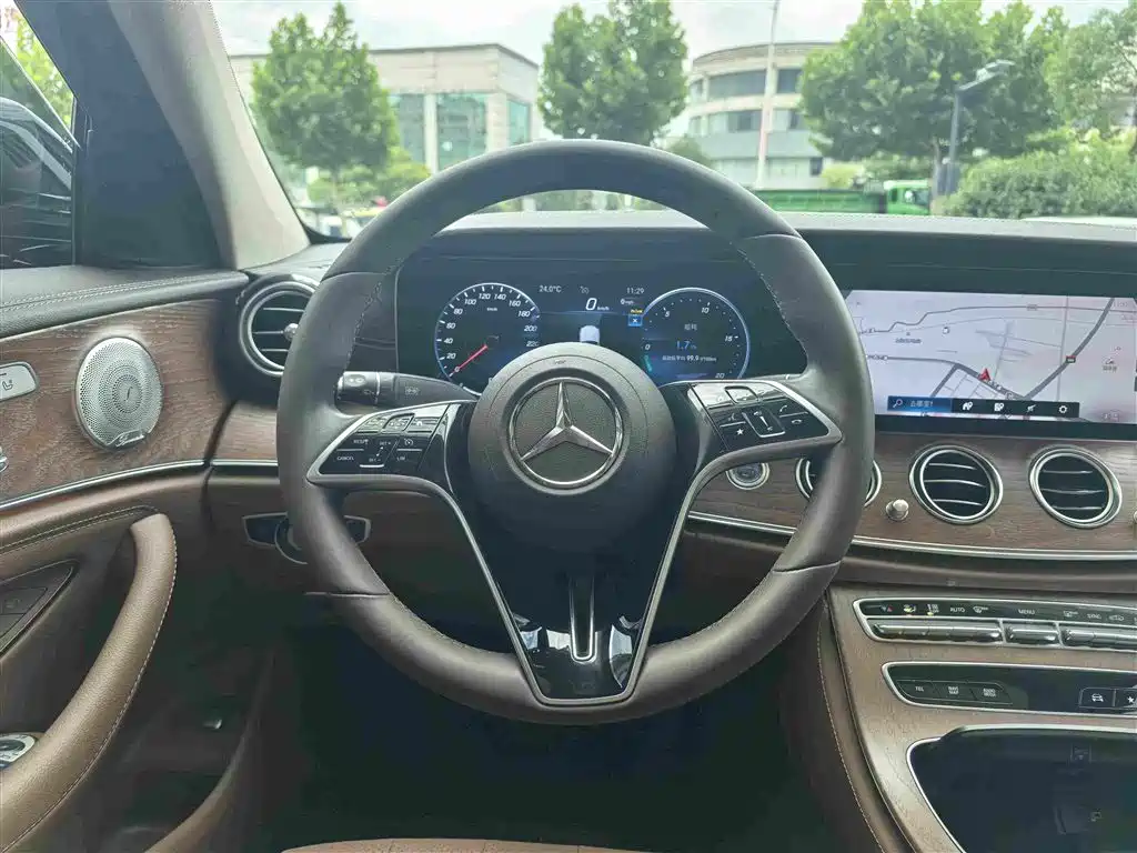 Mercedes-Benz E-Class 2023 — фото 10