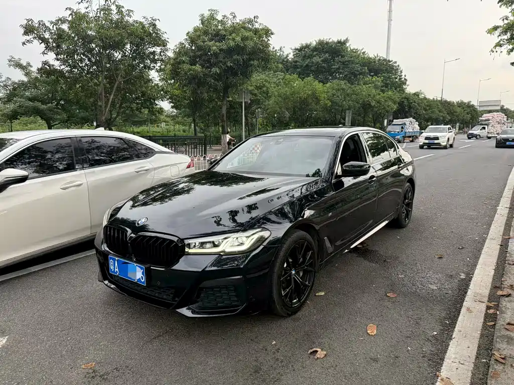 BMW 5 Series 2022 — фото 1