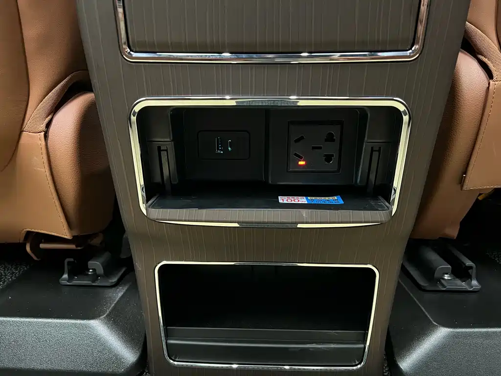 Toyota Granvia — фото 23