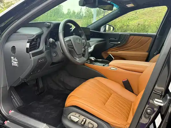 Lexus LS 2021