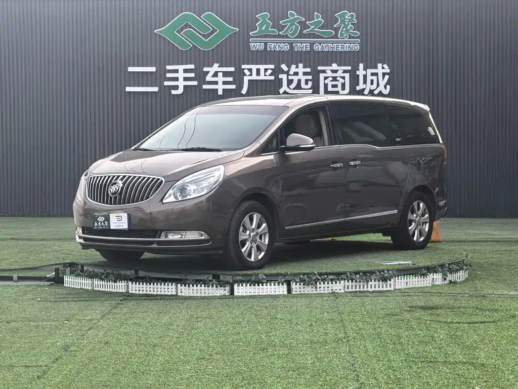 Buick GL8 2015 — фото 1
